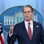 Фото для новини:США не продовжать винятки із санкцій проти нафти РФ - Бессент