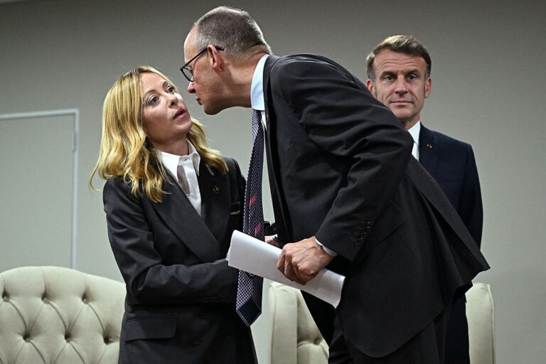 Фото для новини:Стали відомі популярні й непопулярні лідери демократичних країн