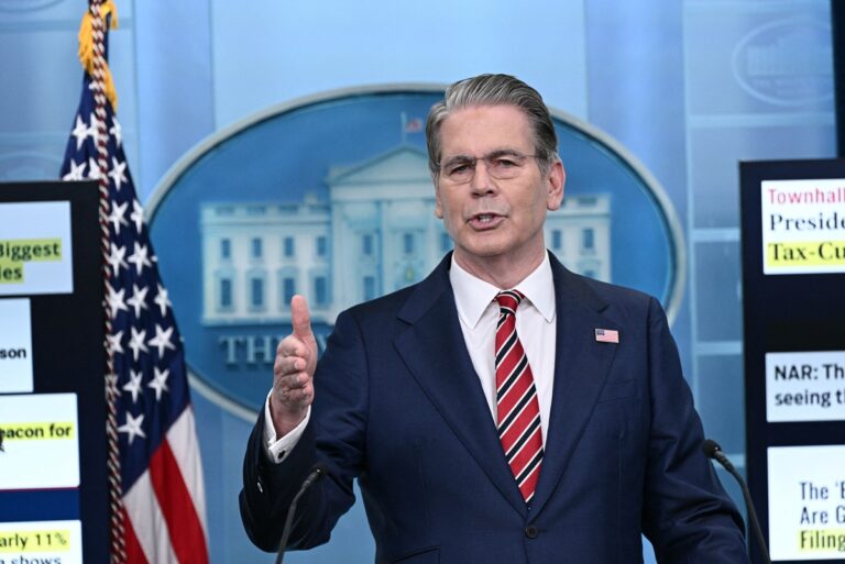 Фото для новини:Тепер офіційно: США поновили санкції на нафту РФ