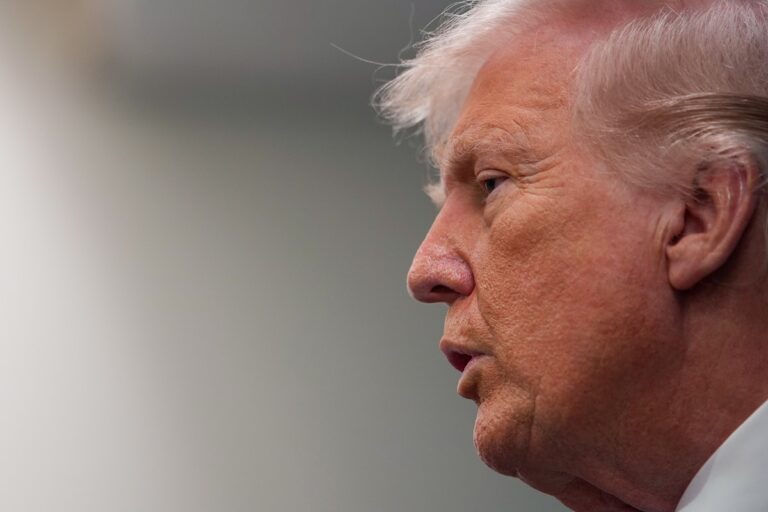 Фото для новини:Трамп погодився припинити бомбардування Ірану