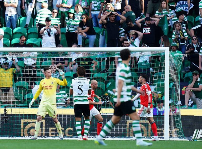 Фото для новини:Трубін стає гравцем, який рятує Бенфіку від пенальті