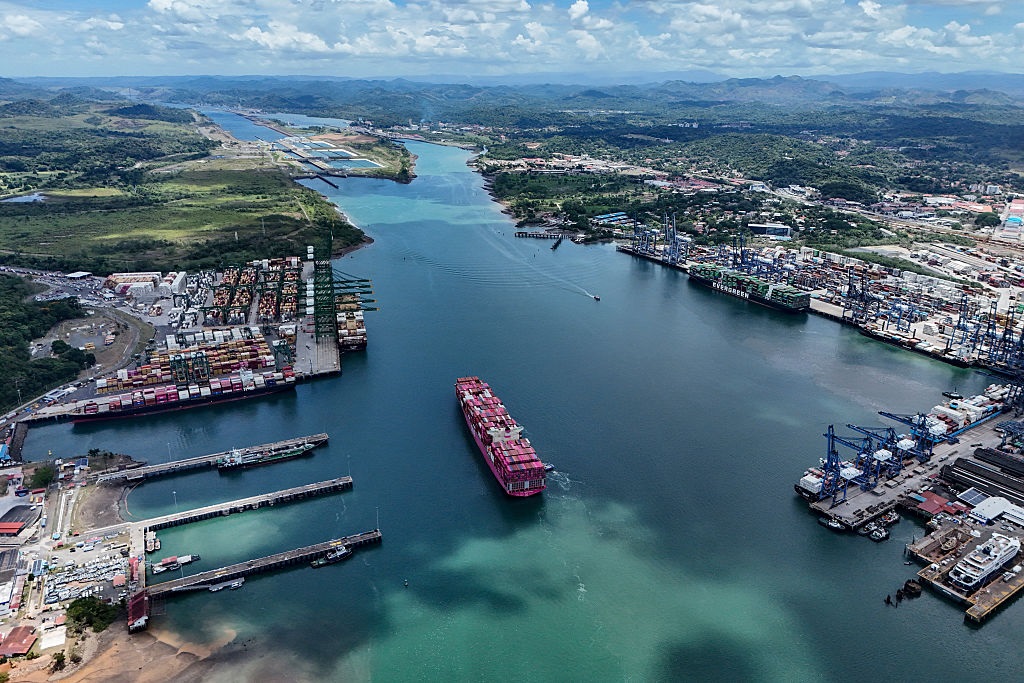 Фото для новини:Ціни на проходження Панамським каналом сягнули рекорду - FT