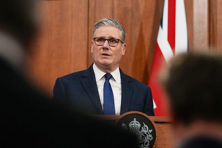 Фото для новини:У Британії обговорять розблокування Ормузької протоки