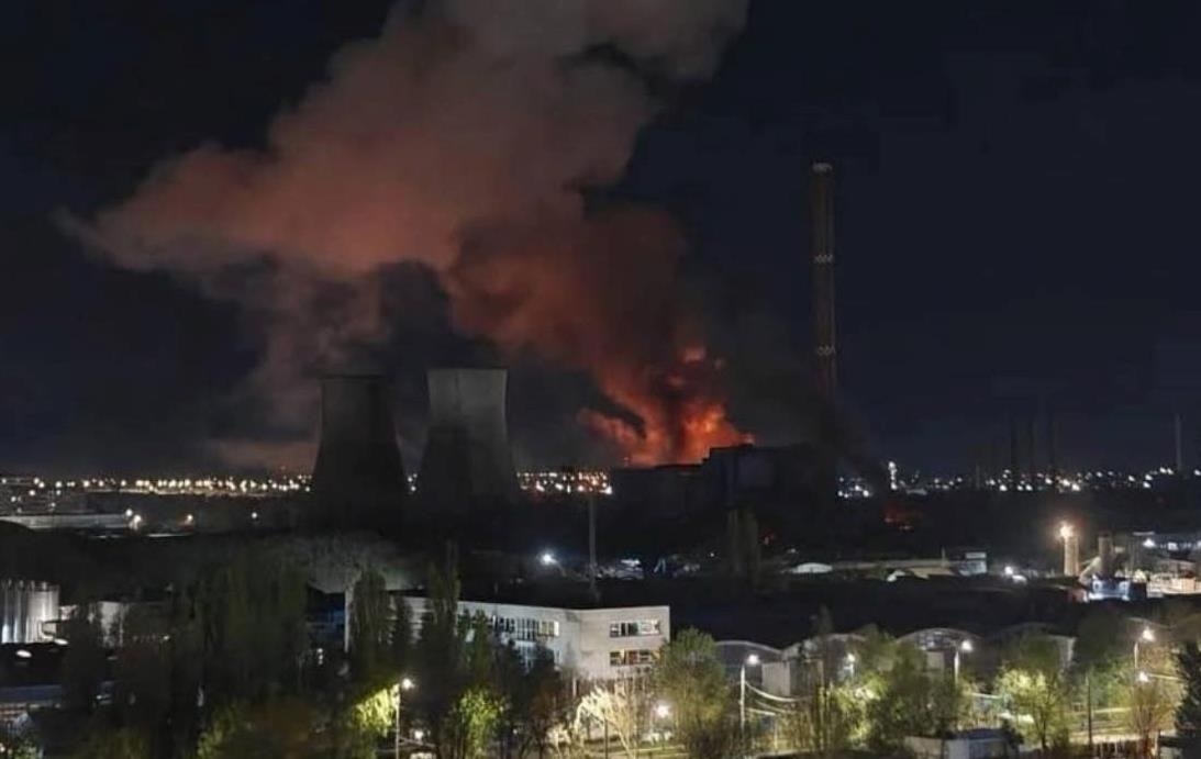Фото для новини:У Бухаресті на ТЕЦ стався вибух і масштабна пожежа