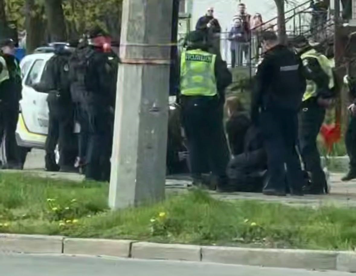 Фото для новини:У Чернігові сталася стрілянина - соцмережі