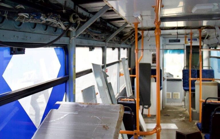 Фото для новини:У Дніпрі російський дрон влетів у тролейбусне депо