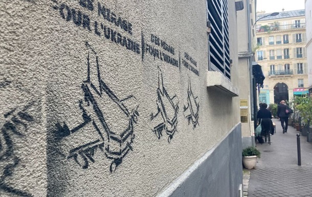 Фото для новини:У Франції оголосили вироки групі молдаван за "українські" графіті з трунами