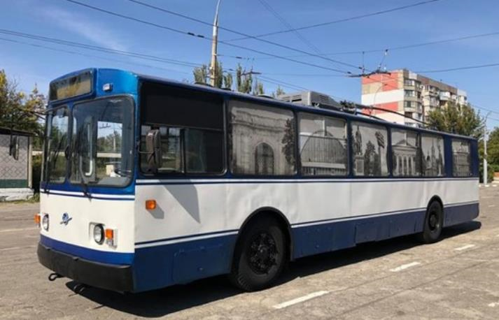 Фото для новини:У Херсоні через обстріл РФ не працюють тролейбуси