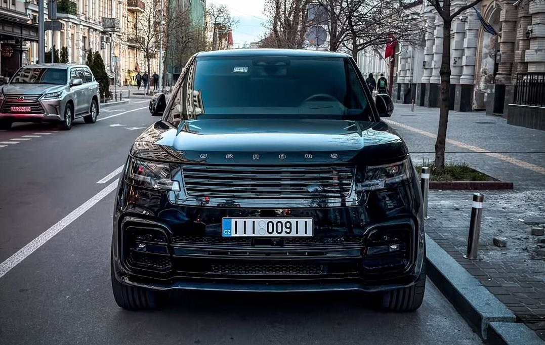 Фото для новини:У Києві помітили 700-сильний Range Rover Brabus за понад 23 млн грн