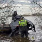 Фото для новини:У Києві з Дніпра витягли дрон із бойовою частиною