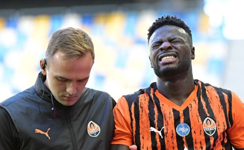 Фото для новини:У матчі з Рухом Обах травмував плече