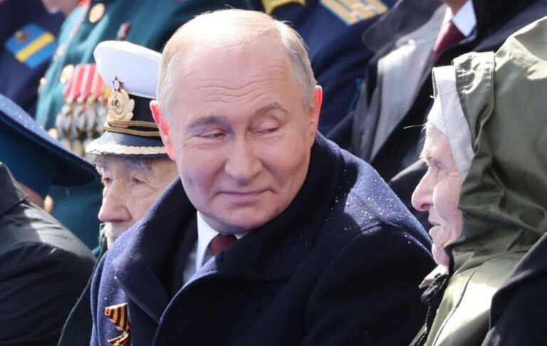 Фото для новини:У Москві через парад 9 травня повністю відключать мобільний зв'язок - ЗМІ