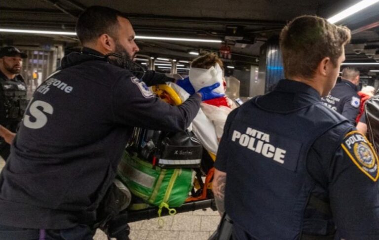 Фото для новини:У Нью-Йорку застрелили "Люцифера", який з мачете нападав на людей