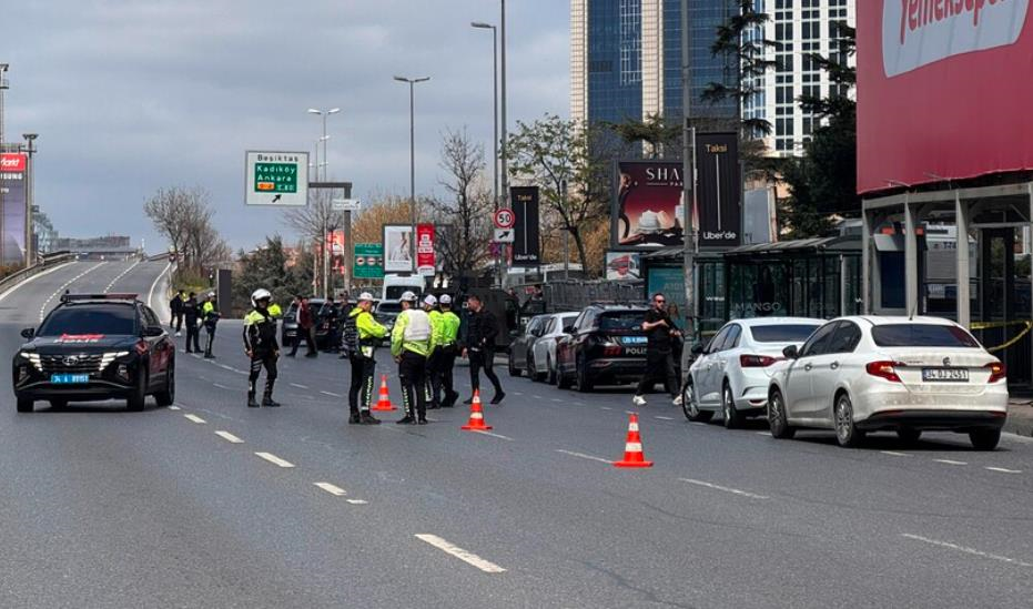 Фото для новини:У Стамбулі стався збройний напад на консульство Ізраїлю