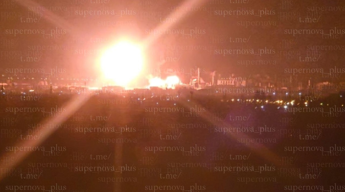 Фото для новини:У Тольятті палає хімзавод - соцмережі