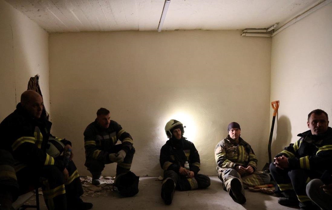 Фото для новини:Удар по будинку в Дніпрі: роботи ДСНС завершені