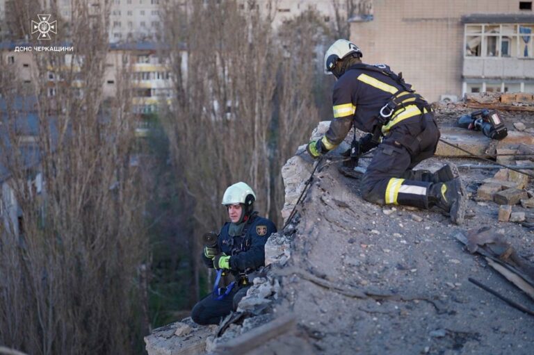 Фото для новини:Удар по Черкасах: зросла кількість постраждалих