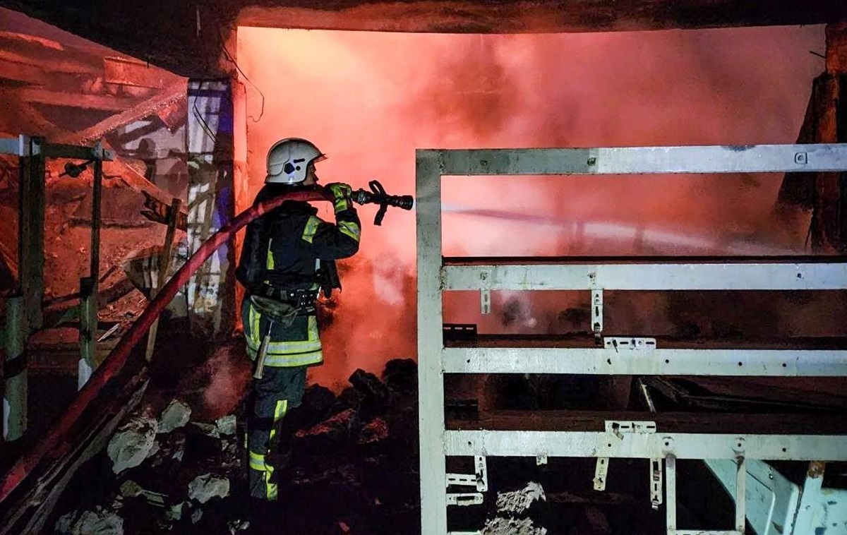Фото для новини:Удар по Одещині: спалахнули пожежі у порту і на складах