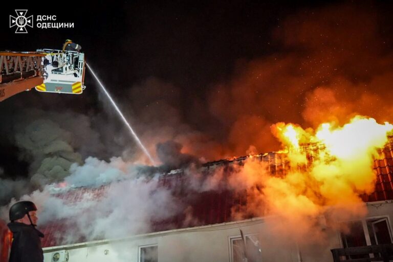 Фото для новини:Удар по Одесі: двоє загиблих, 14 постраждалих