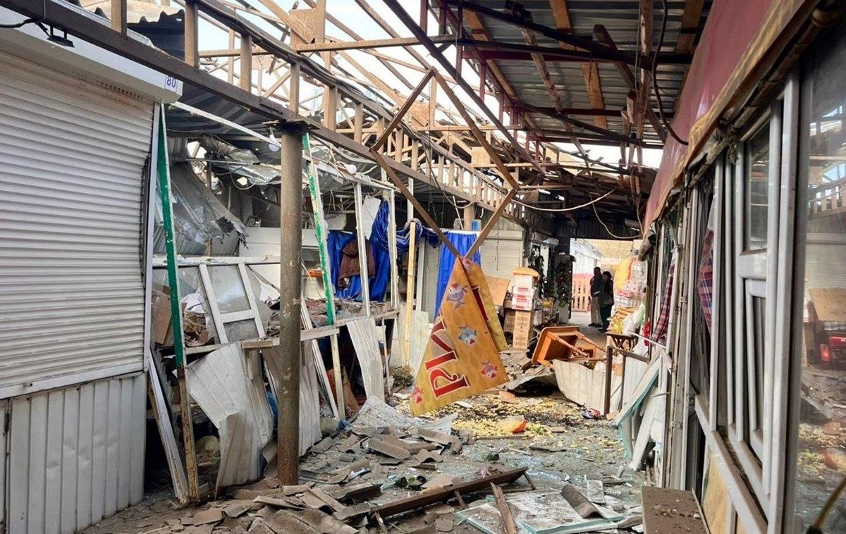 Фото для новини:Удар по ринку в Нікополі: кількість поранених зросла