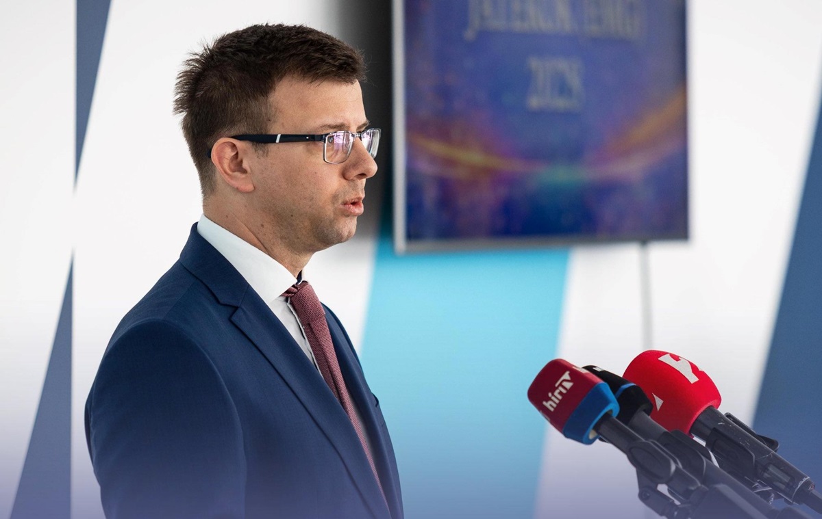 Фото для новини:Угорщина підтвердила транзит нафти через Дружбу