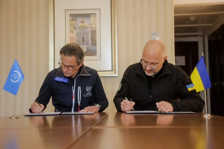 Фото для новини:Україна і МАГАТЕ уклали угоду про ядерну співпрацю