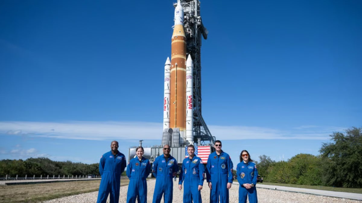 Фото для новини:Уперше за 50 років: астронавти NASA вирушили до Місяця