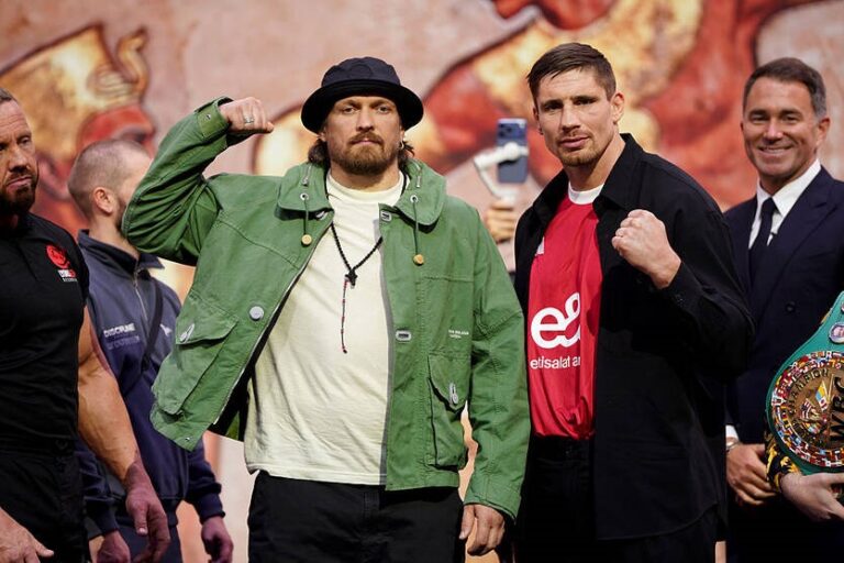 Фото для новини:Усик оцінив нового суперника як небезпечного кікбоксера на рингах боксу