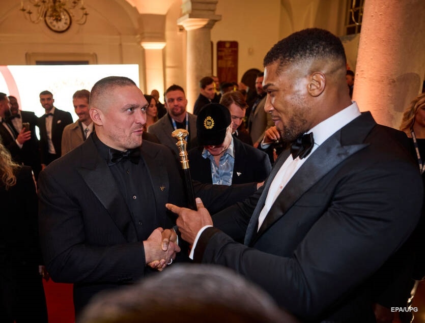 Фото для новини:Усик відреагував на плани Джошуа щодо найближчих боїв