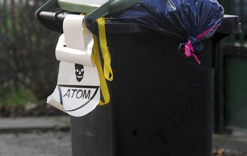 Фото для новини:В Німеччині під час пошуку великодніх яєць виявили флакон з полонієм