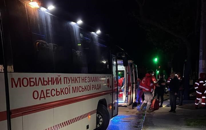 Фото для новини:В Одесі п'ятеро постржделих внаслідок нічної атаки РФ