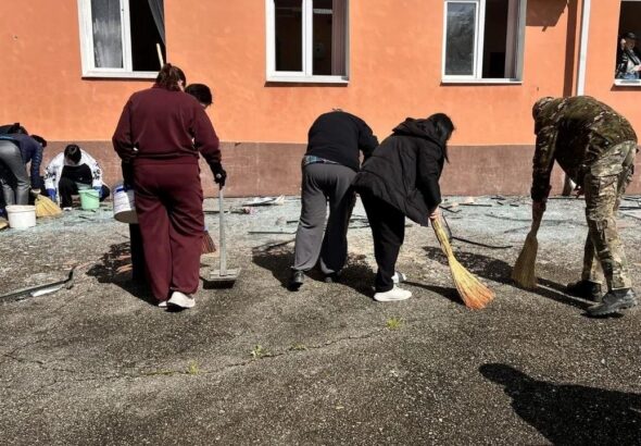 Фото для новини:В Туапсе після удару по НПЗ пройшов "нафтовий дощ"