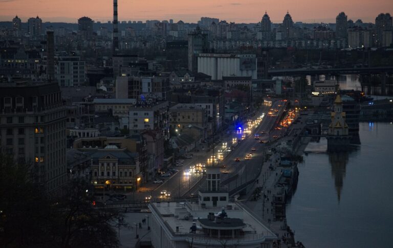 Фото для новини:В Укренерго зробили заяву про відключення в четвер