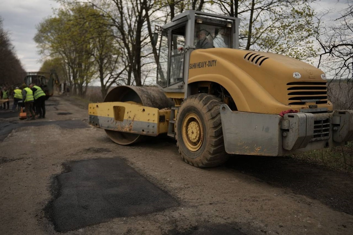 Фото для новини:В Уряді заявили про рекордні темпи ремонту доріг