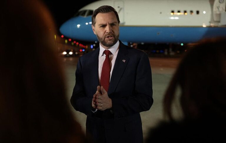 Фото для новини:Венс відправився на переговори з Іраном