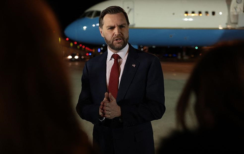 Фото для новини:Венс відправився на переговори з Іраном