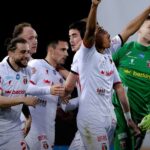 Фото для новини:Верес перемагає Оболонь завдяки неуважності воротаря