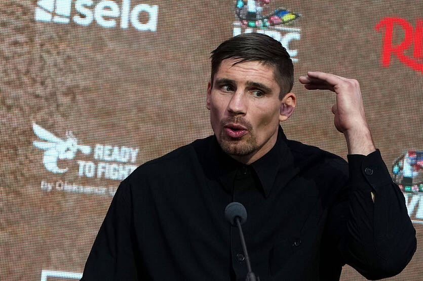 Фото для новини:Верхувен пригрозив достроково завершити бій з Усиком