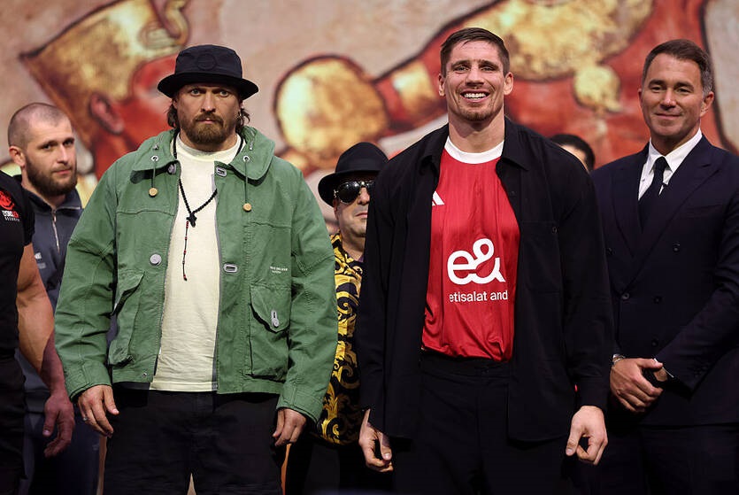 Фото для новини:Верхувен висловив намір відібрати в Усика пояси