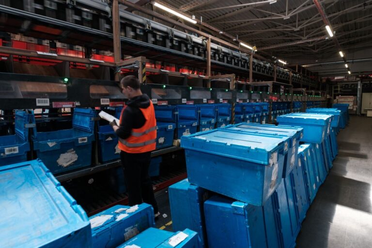 Фото для новини:"Вибухові" посилки: Румунія оголосила про звинувачення двом українцям