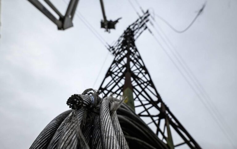 Фото для новини:Відключення світла охопили 13 областей України