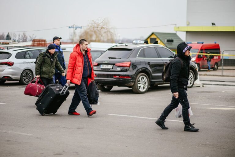 Фото для новини:Євроухилянти. В ЄС налаштовані повертати українців