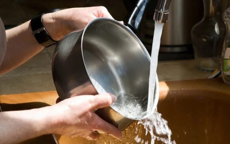 Фото для новини:Засяє, як нова: як відчистити пригорілу каструлю