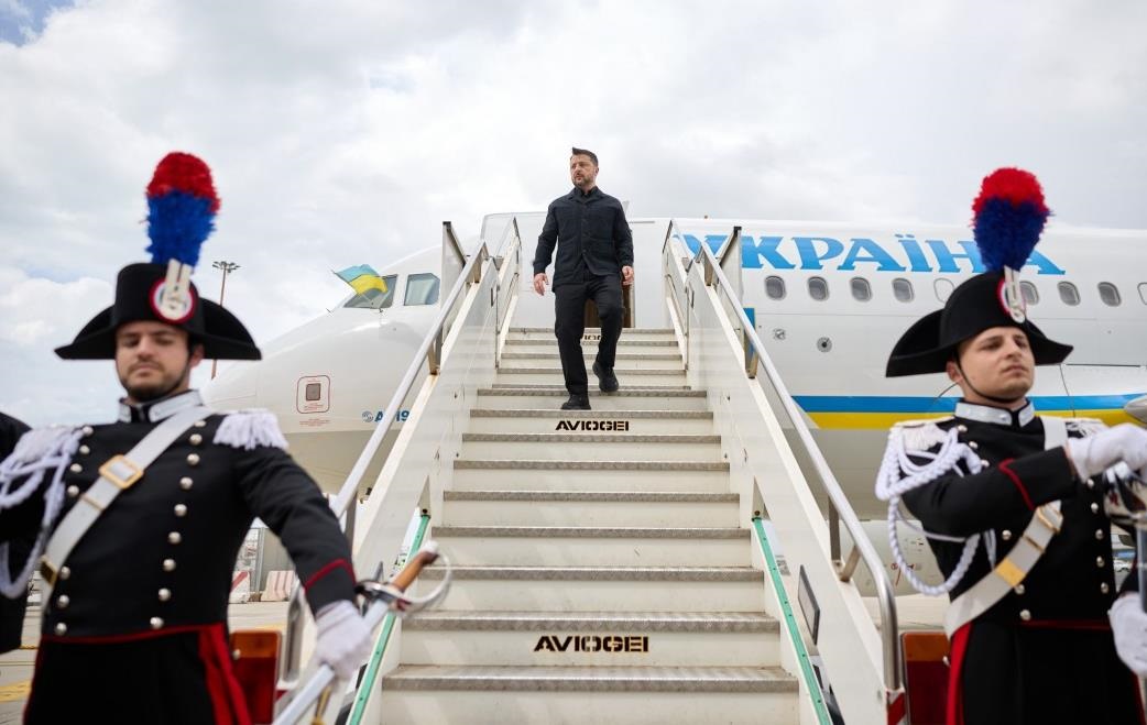 Фото для новини:Зеленський прибув з візитом до Нідерландів