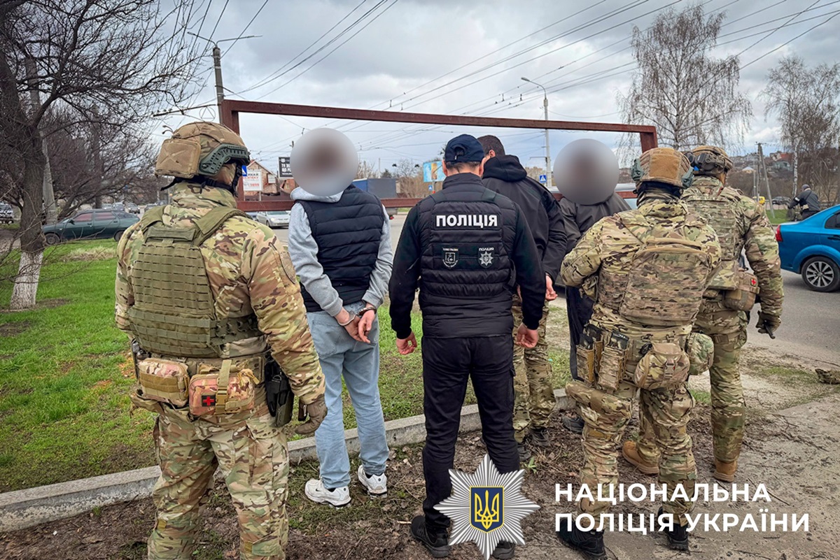 Фото для новини:Зливали пальне: на Сумщині викрили схему крадіжок техніки ЗСУ