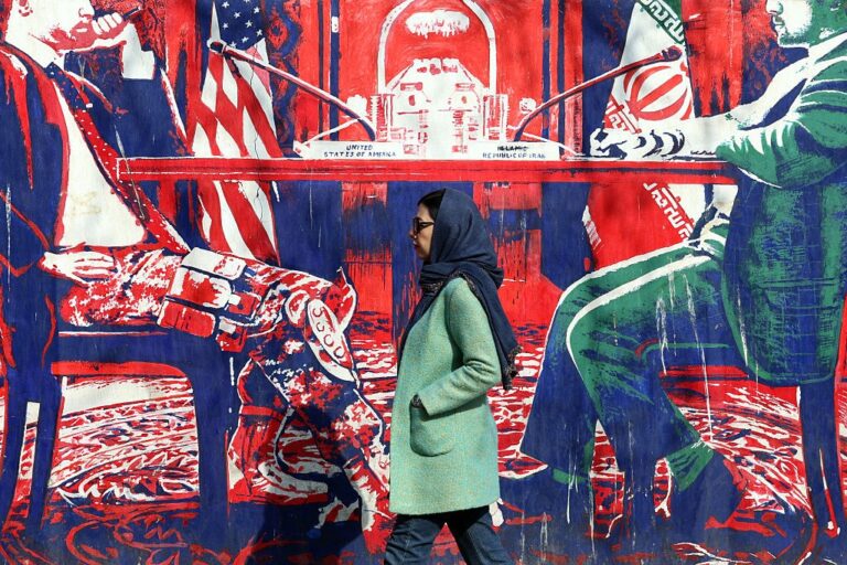 Фото для новини:ЗМІ назвали валюту, яка врятувала економіку Ірану від краху