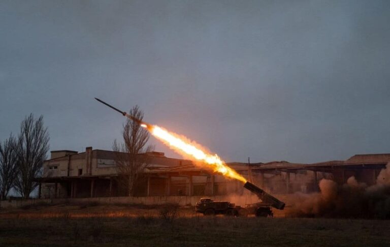 Фото для новини:ЗСУ ведуть бої на 10 напрямках - Генштаб