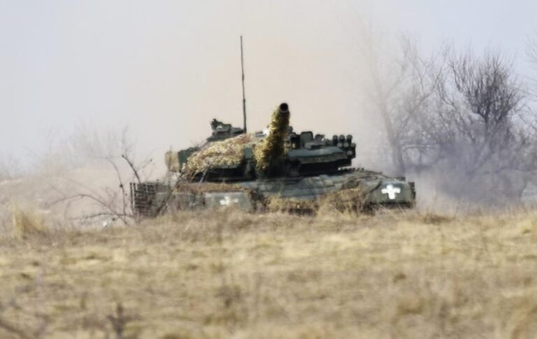 Фото для новини:ЗСУ відбивають штурми на 10 напрямках - Генштаб