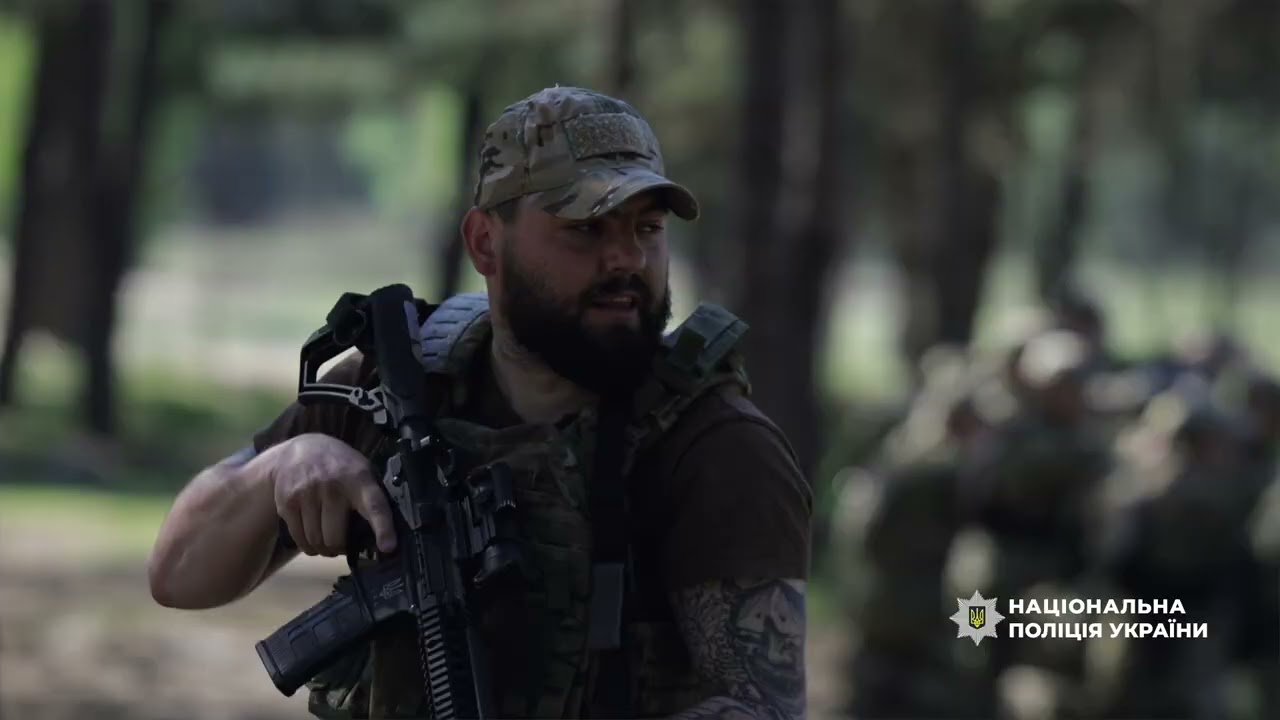 Фото для новини:Готовність до будь-яких викликів: патрульні поліцейські проходять інтенсивний бойовий вишкіл