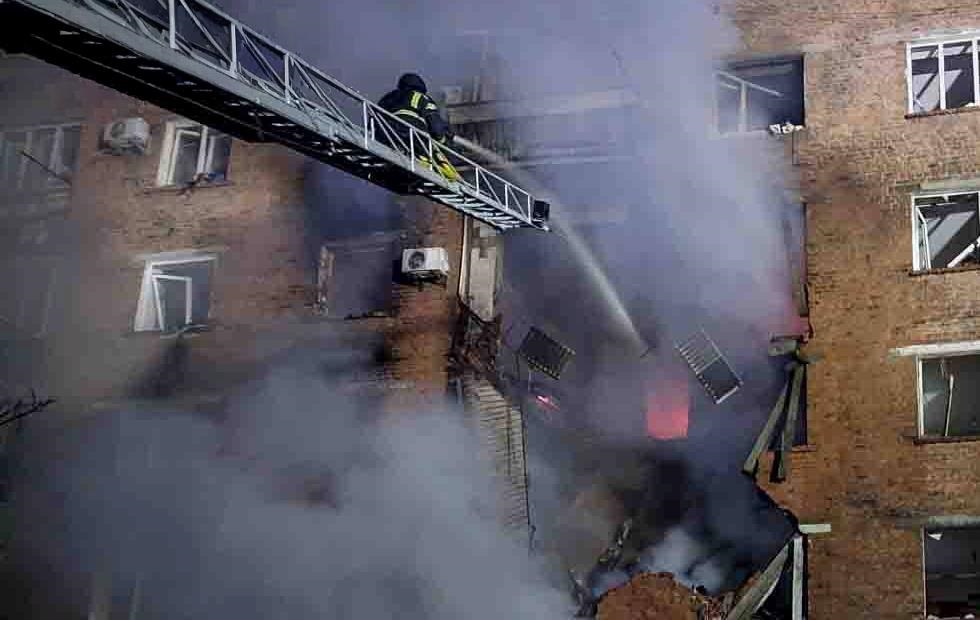 Фото для новини:Атака на Київ: є влучання, відомо про потерпілих